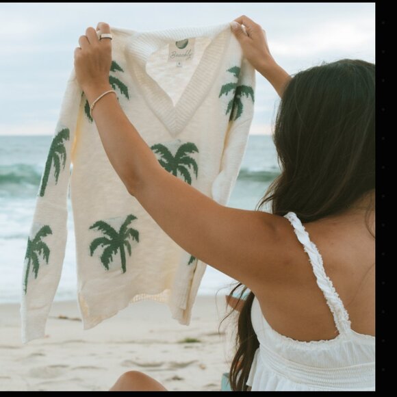 NWOT Beachly - The Palm Breeze Sweater - Picture 6 of 6